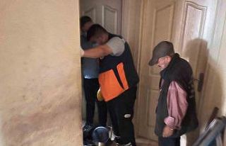 Esenyurt’ta yaşlı adamın çöp evi 4’üncü...