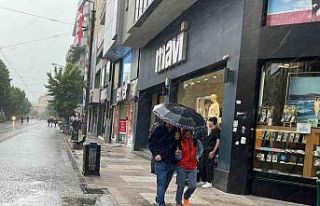 Eskişehir’de yağmur vatandaşlara zor anlar yaşattı