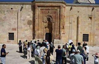 Esrarengiz gölgeleri görmek isteyenler 8 asırlık...