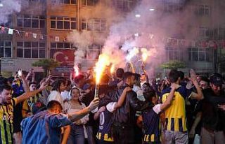 EuroLeague final maçını dev ekranda izleyen Burdurlular...