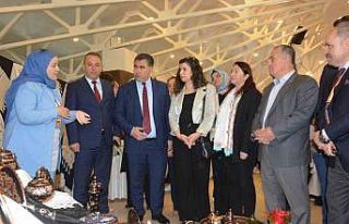 Ev kadınları, sanatın kadınları oldu: Yüzlerce...