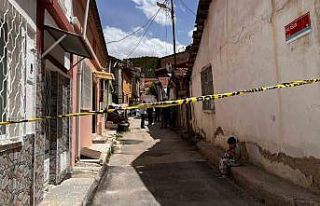 Evde ağır koku ihbarına gelen polis cesetle karşılaştı