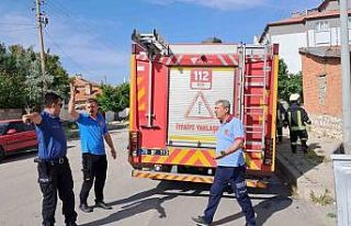 Evden yükselen yoğun duman itfaiye ve polisi harekete...