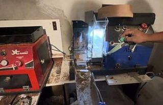 Evi kaçak sigara üretim merkezi yapmışlar: 2 gözaltı