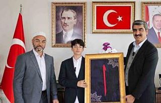 Ezan okuma yarışmasında dereceye girdi, ödülünü...