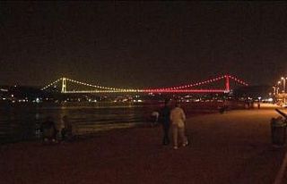 Fatih Sultan Mehmet Köprüsü "sarı-kırmızı"...