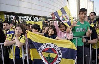 Fenerbahçe Euroleague şampiyonluğunu taraftarıyla...