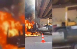 Forklift taşıyan kamyon alevlere teslim oldu