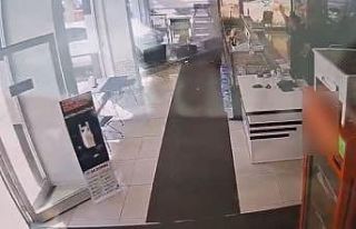 Fren yerine gaza bastı, kasap dükkanına daldı