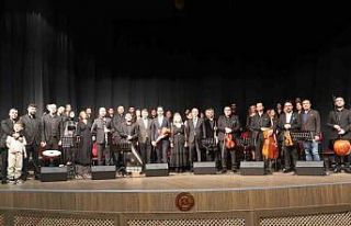 FÜ’de akademisyenler korosu sergilendi