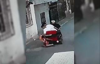 Galatasaray formalı çocuğu sürüklediler, "Şaka"...