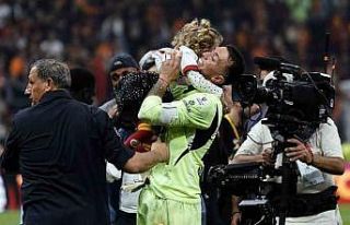 Galatasaray şampiyonluğu taraftarı önünde kutladı