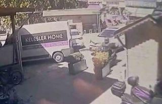 Gaz pedalı takılan motosiklet işyerinin duvarına...