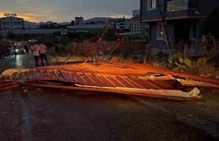 Gazipaşa’da hortum seraları vurdu, çatıları...