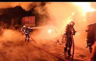 Gebze’de palet deposunda yangın paniği