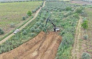 Geçtiğimiz yıl taşan dere yatakları temizleniyor