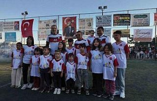 Gediz’de halı saha turnuvası, eski milli futbolcu...