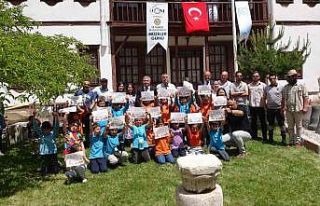 Geleceğin arkeologları olan minikler, Yozgat Müzesi’nde...