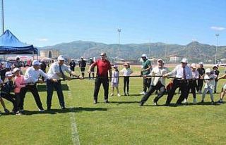 Geleneksel çocuk oyunları şenliği renkli görüntülere...