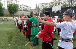 Geleneksel Türk okçuluğunda gençler Kütahya’da...