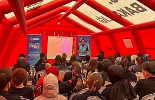 Genç paramedikler afetlere hazırlandı