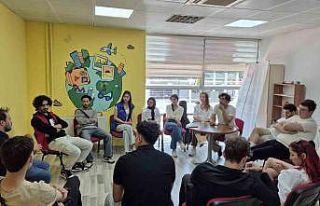 Gençler Avrupa fırsatlarını Uluslararası Gençlik...