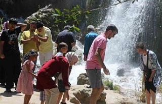 Girlevik Şelalesi’nde hafta sonu yoğunluk yaşandı