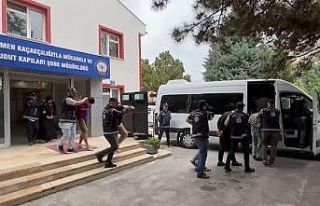 Göçmen kaçakçılığı organizatörlerine operasyon:...