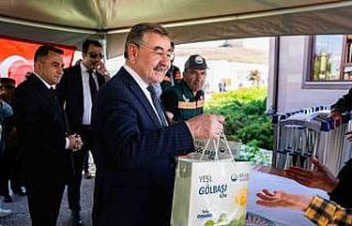 Gölbaşı Belediyesi, vatandaşlara 50 bin fide dağıttı