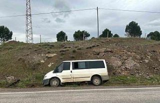 Gölbaşı’ndan minibüs şarampole savruldu: 3...