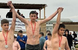 Gölcüklü pehlivanlar başarıya doymuyor