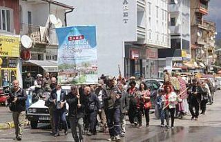 Görenler dönüp bir daha baktı, asırlık gelenek...