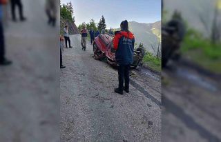 Gümüşhane’de otomobil 60 metrelik uçuruma yuvarlandı:...