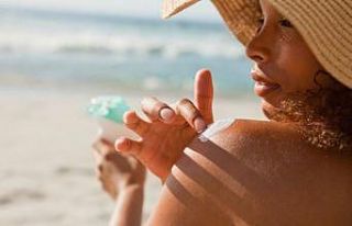 Güneşle gelen cilt lekelerine dikkat