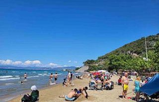 Güneşli hava sahillerini doldurdu