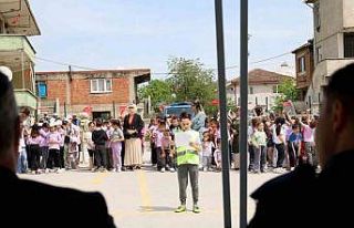 Güvenli trafiğin şartlarını ‘tebessümle’...