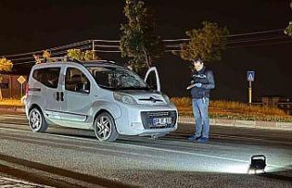 Hafif ticari aracın çarptığı kadın hayatını...