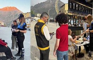 Hakkari polisi ‘SİBERAY’ ve ‘UYUMA’ broşürleri...