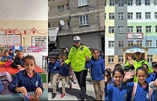 Hakkari’de minik öğrencilere trafik eğitimi