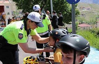 Hakkâri’de trafikte bilinçli nesillerin yetişmesi...