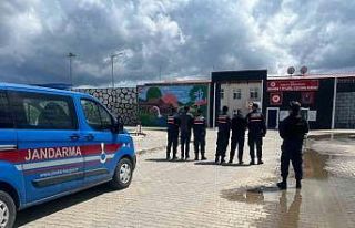 Hapis cezasıyla aranan 2 şahsı jandarma yakaladı