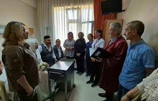 Hastane odasında nikah kıydılar