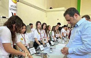 Hayrabolu’da liseli gençler bilim fuarında projelerini...