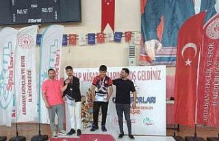 Horasanlı bilek güreşçilerin başarısı