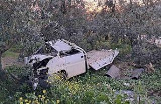 Hurdaya dönen kamyonetten sağ çıktı