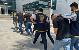 İki kişinin yaralandığı silahlı kavgada 5 kişi...