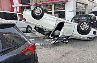 İki otomobil çarpıştı, araçlardan biri takla...