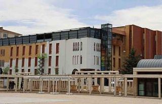 İlk AVM olan tarihi Ahi Çarşısı boyanıyor