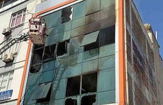 İş merkezindeki imalathanede çıkan yangın kontrol...