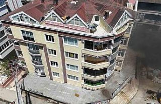 İş yeri deposunda korkutan yangın: 10 kişi tahliye...